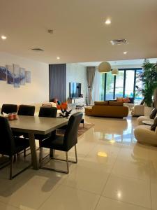 Modern Seaview 4BR Villa with Private Pool and Deck