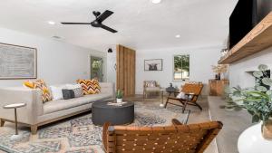 Cava House, Hot tub, Cowboy Pool, Fire pit!