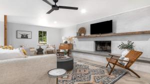 Cava House, Hot tub, Cowboy Pool, Fire pit!