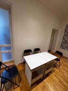 MOON Hostel