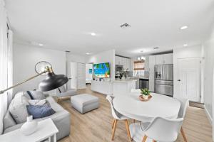 Modern 2BR Home - Central Miami - 10 Min to Airport