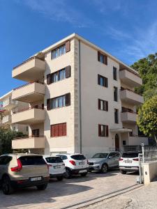 MIHONOS SUPERIOR APARTMENT - spacious 4-BR apartment with 3 terraces - 170 m2 - breathtaking panoramic sea views - walking distance to the city centre and beach - BURALUX Properties