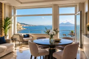 the luxury villa naples