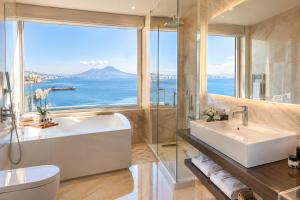 the luxury villa naples