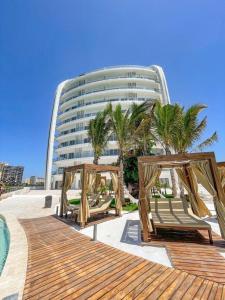 Luxury apartment with pool, ocean view & sky bar