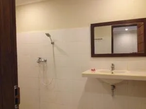 斯纳尔日亚尼小屋和餐厅 - Bayan