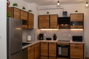 Kotlina Kłodzka - Rodzinny przestrzenny apartament dla 6 osób , 3 pokoje , 63 m , balkon , podziemny garaż FREE, z ładowarką dla elektryków