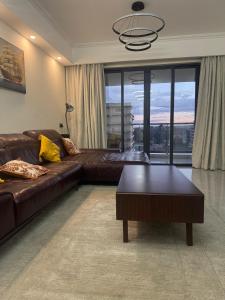 Bahari Homes Kilimani Modern 2 Bedroom Apartment with Restaurant , Sauna, Swimming Pool and Gym, 2 min walk to Green House Mall