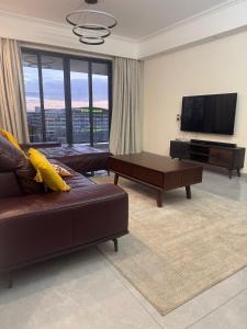 Bahari Homes Kilimani Modern 2 Bedroom Apartment with Restaurant , Sauna, Swimming Pool and Gym, 2 min walk to Green House Mall