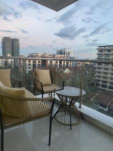 Bahari Homes Kilimani Modern 2 Bedroom Apartment with Restaurant , Sauna, Swimming Pool and Gym, 2 min walk to Green House Mall