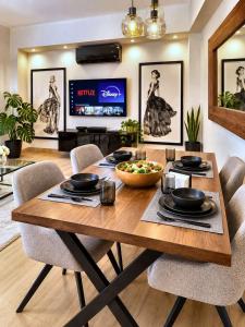Top Floor Apartment near The Mall Athens - Private Parking