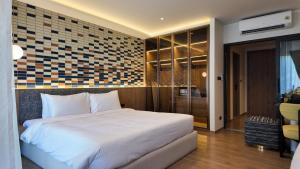 1BR Aurea Suite Beachfront Layan Beach