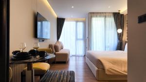 1BR Aurea Suite Beachfront Layan Beach