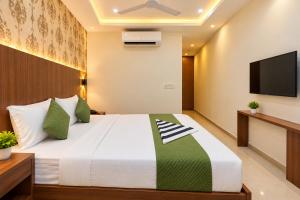 Hotel Golden star Near Aditya City Centre & North India Mall Indrapuram
