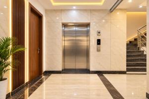 Hotel Golden star Near Aditya City Centre & North India Mall Indrapuram