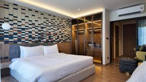 1BR Aurea Suite Beachfront Layan Beach