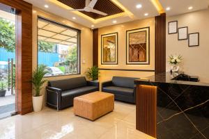 Hotel Golden star Near Aditya City Centre & North India Mall Indrapuram