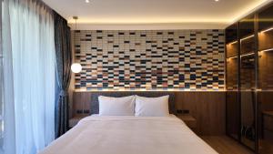 1BR Aurea Suite Beachfront Layan Beach