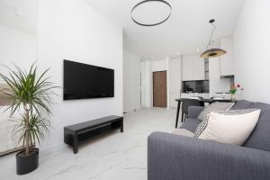 Modern Studio with Air Conditioning and Balcony by Noclegi Renters