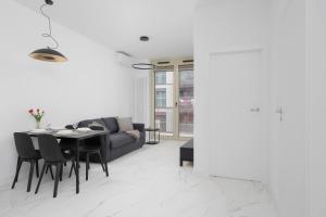 Modern Studio with Air Conditioning and Balcony by Noclegi Renters