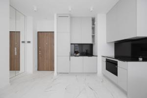 Modern Studio with Air Conditioning and Balcony by Noclegi Renters
