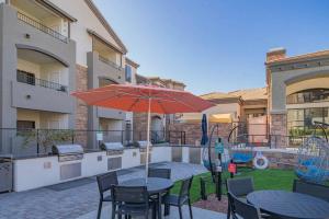 Near the Stadium with Pool Gym Parking HotTub WD