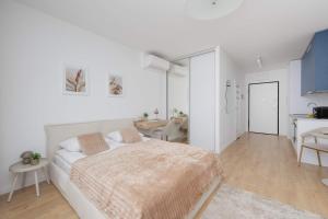 LUX City Center Browary Warszawskie Apartments by Noclegi Renters