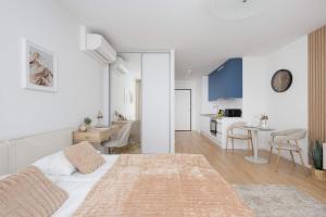 LUX City Center Browary Warszawskie Apartments by Noclegi Renters