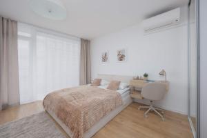 LUX City Center Browary Warszawskie Apartments by Noclegi Renters