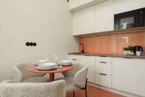 Cosy Studio with Mezzanine Centre of Warsaw by Noclegi Renters