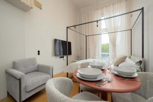 Cosy Studio with Mezzanine Centre of Warsaw by Noclegi Renters