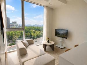 Hapjeong Square Suite 72