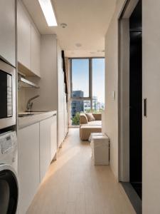 Hapjeong Square Suite 72