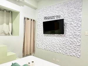 Cozy studio unit in WV Tower 1