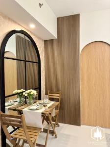 LIORA 1BR Brenthill Condo with Balcony Near SM and Session Road by La Montañosa