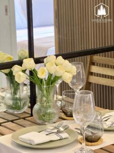LIORA 1BR Brenthill Condo with Balcony Near SM and Session Road by La Montañosa