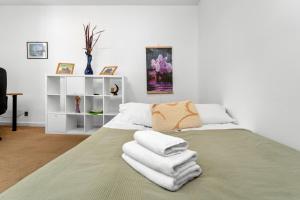 Kazimierz Riverside Standard Apartment by BookingHost