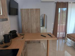 Dora Studio 1