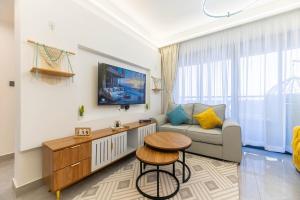 Lavington-one Bedroom, heated pool, gym, scenic views
