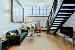 Strict City Center Luminous apartments