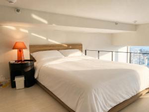 Hapjeong River Loft 166