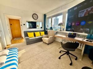 Cross AirCondition, WiFI 1 GBs 98TV OLED Netflix AppleTV
