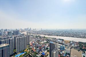 57F Skyline View 2BR Supermarket Downstairs