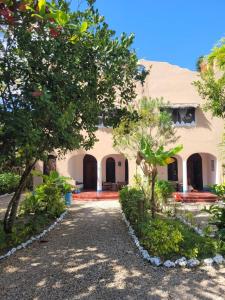 LaLuna rooms and apartments long term renting dorms