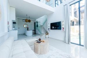 3BR Villa with Sunset & Ocean View, 3 Min to Beach