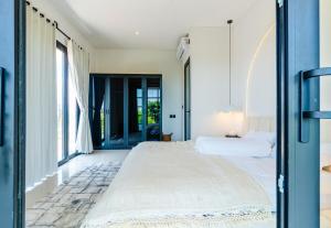 3BR Villa with Sunset & Ocean View, 3 Min to Beach