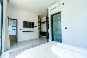3BR Villa with Sunset & Ocean View, 3 Min to Beach