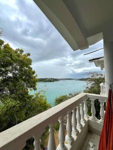 Kens 1 bedroom Creek View Apartment