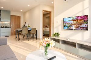 Shi House 23 -3BR The Origami Vinhomes Q9
