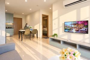 Shi House 23 -3BR The Origami Vinhomes Q9